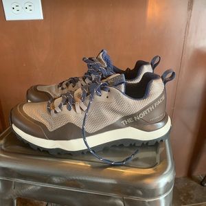 Women’s size 8 North Face trail shoes